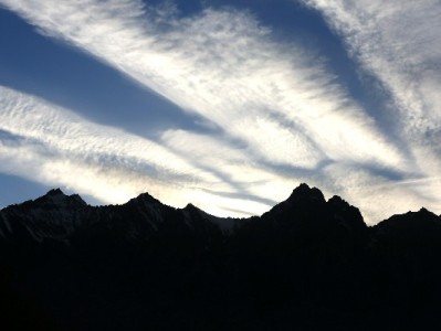 抖音月付资金取出需谨慎！合规操作与风险提醒全解析