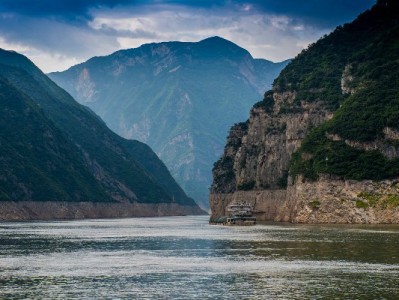 丽江白条提现避坑指南：正规平台“出财小神”如何守护资金安全？