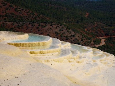 京金白条套现暗藏多重风险，"出财小神"等中介不可信需警惕
