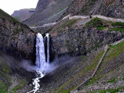 抖音月付套现可行吗？风险解析与正规资金周转建议