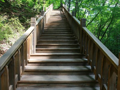 白条几百块套现风险大？正规平台“出财小神”教你安全周转