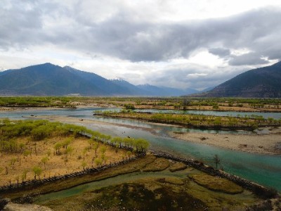 抖音月付提现微信可行吗？出财小神解析合规操作与风险提示