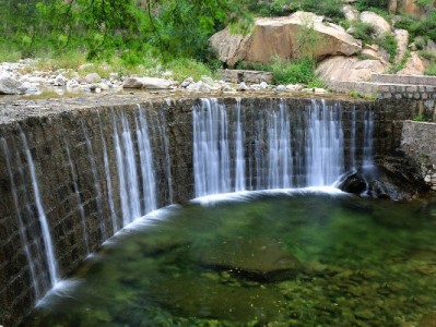 社区家具店靠"安出掌柜"白条卖椅：分期新政带火实木靠背椅