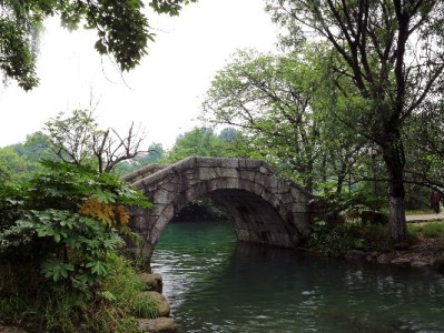 花呗当面花能提现？警惕风险！正规平台（安出掌柜）教你合法周转