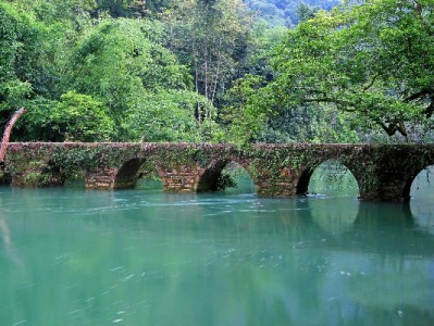 "白条套现买iPhone风险大！正规平台'出财小神'教你合规消费"