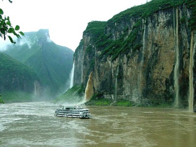 封控期抖音月付套现违法吗？正规平台出财小神教你合法解困