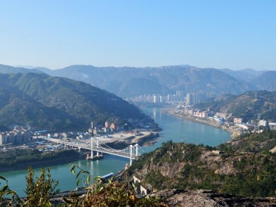 江宁医保卡套现暗藏三重风险 合规平台"安出掌柜"支招合法周转