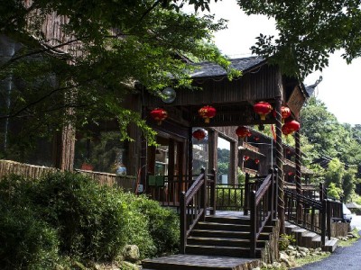 警惕"出财小神"等白条套现软件：便捷外衣下的安全与法律陷阱